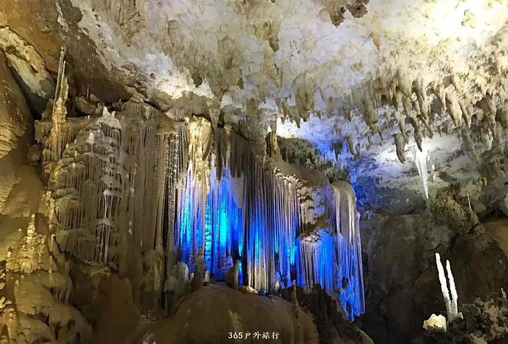 廣西之浩坤湖,水晶宮 ,三門海,巴馬, 鵝泉 ,通靈大峽谷,德天瀑布,友誼