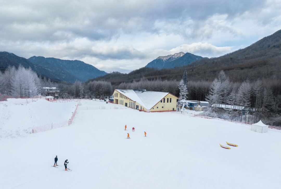 06点此导航↓大坝风景区滑雪场景点(米仓山国家森林滑雪场)达州市