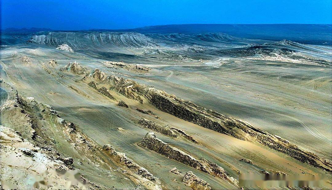 《青海行》大漠戈壁雅丹地貌_柴达木盆地_国道_大西北