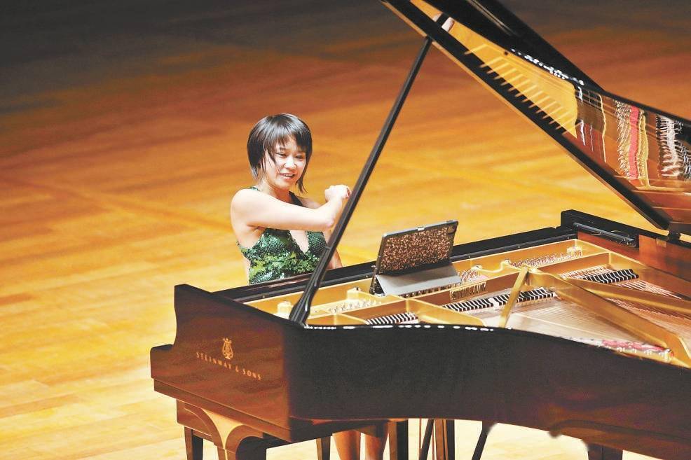 王羽佳大轴出场收获旋风般掌声_钢琴_肖邦_演出