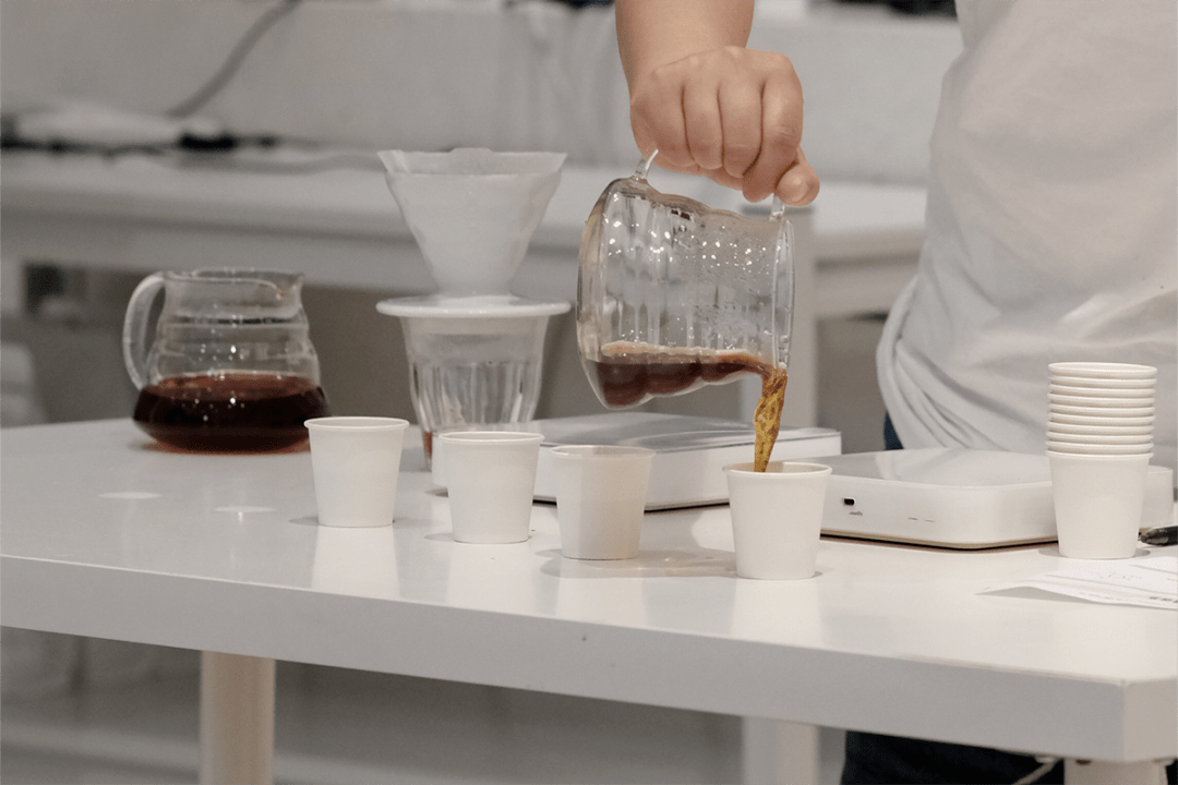 将给大家进行一个简易版的感官科普,从风味轮以及品尝精品咖啡的五大
