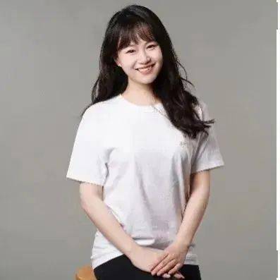 上海沪剧院优秀青年演员,师承沪剧名家王珊妹.