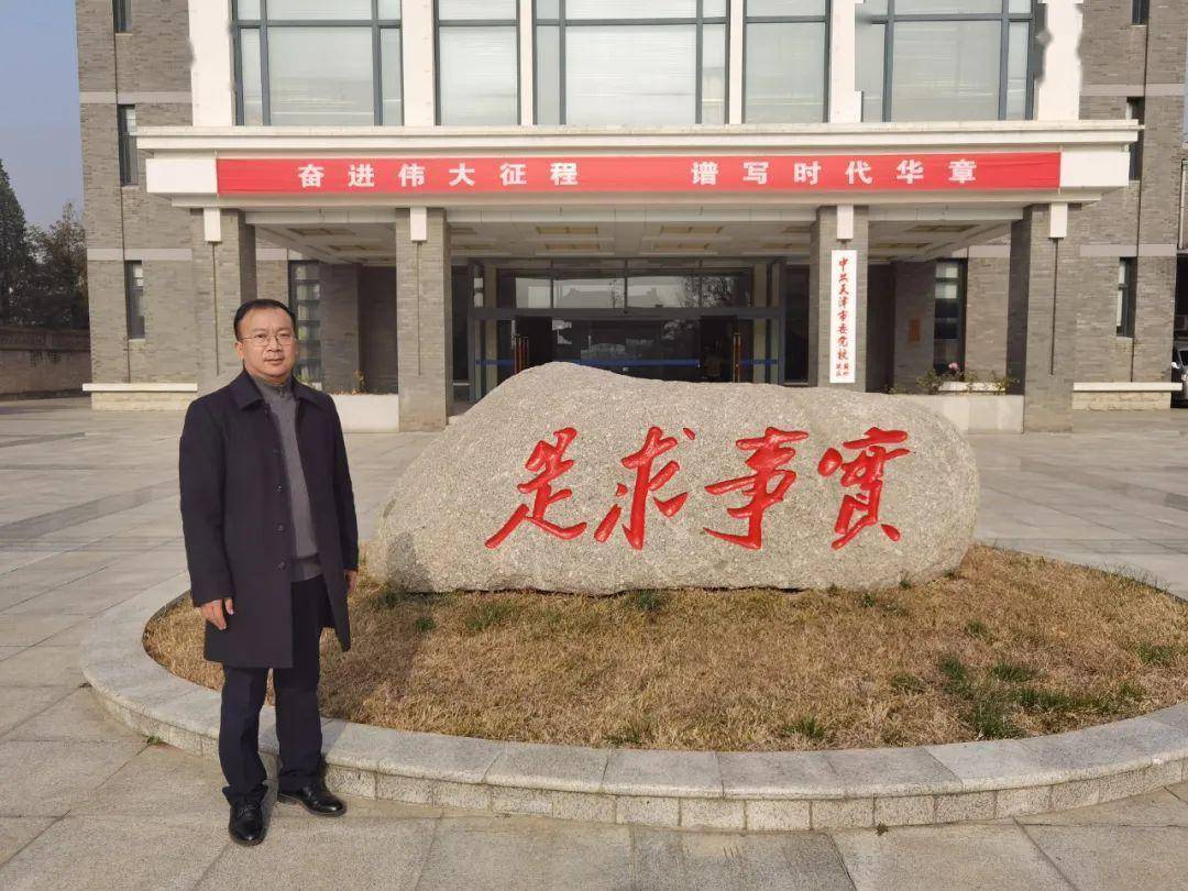 赵斌,男,汉族,1979年3月生,中共党员,武清区杨村第九中学副校长.
