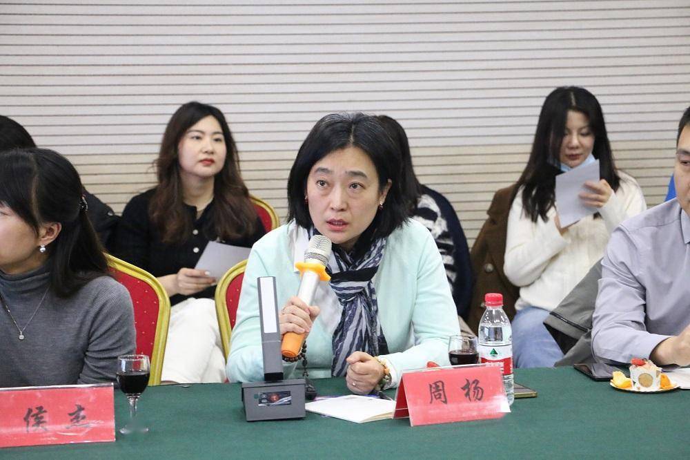 青岛正大光明眼科医院周杨主任带来《屈光团队飞秒手术的线下患教初探