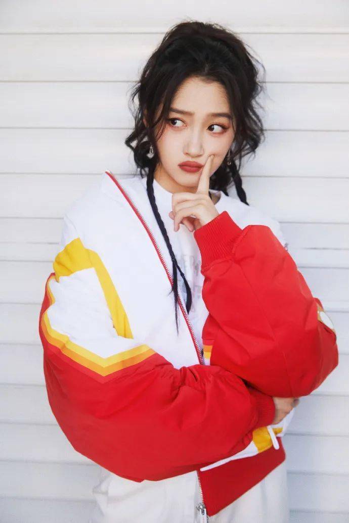 winter 20234@关晓彤工作室(*图片来源网络,封面图来源