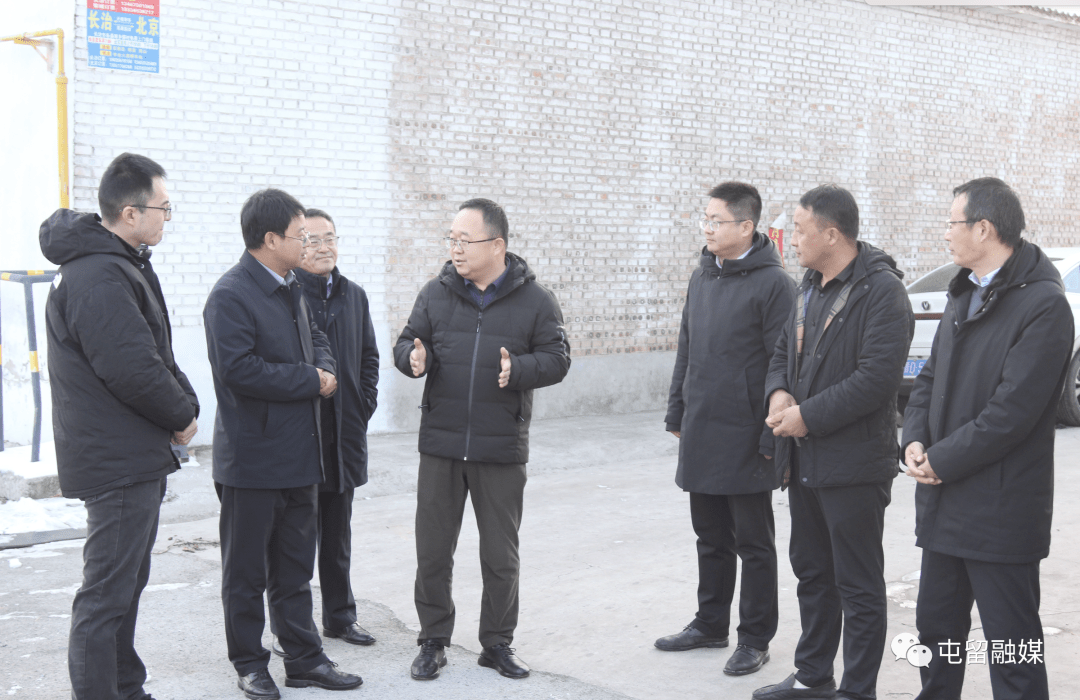 12月18日,区委副书记,区长张俊杰深张俊杰调研督导保暖保供工作