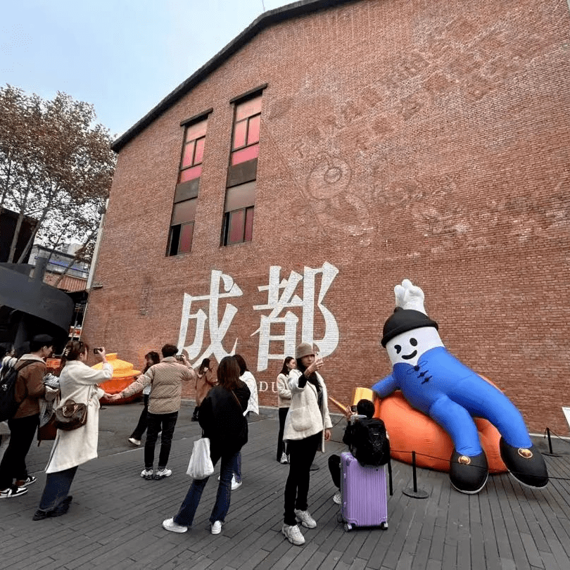 東郊記憶的展覽和集市圖片來源:東郊記憶煙囪,塔樓,車床,管道,郵筒