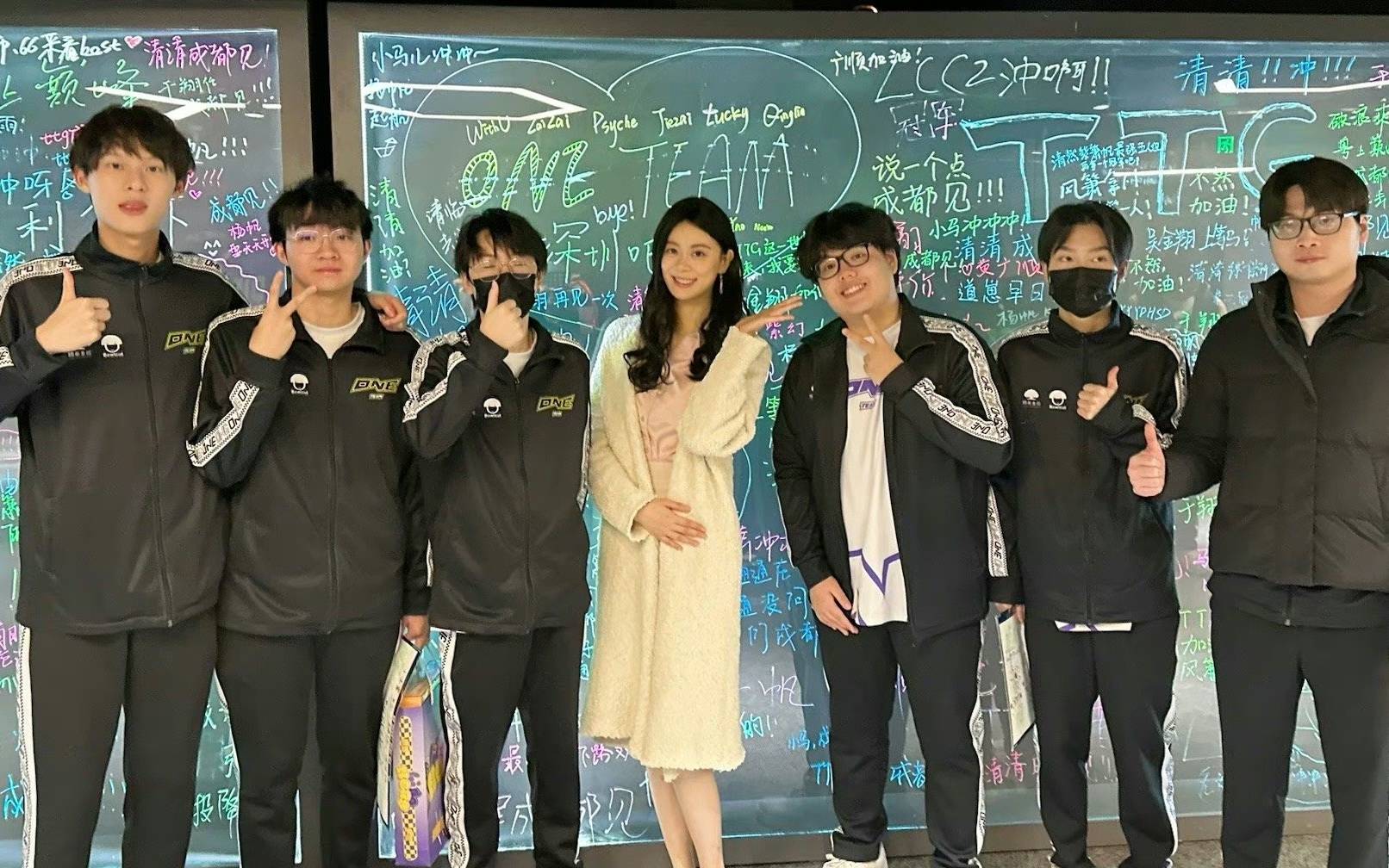 从北大学霸到王者荣耀教练,电竞治好了她的容貌焦虑_姚瑶_时间_战队