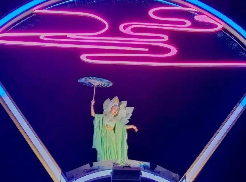 艺术灯光the future is in your own hands舞美情景演绎自由和浪漫,一