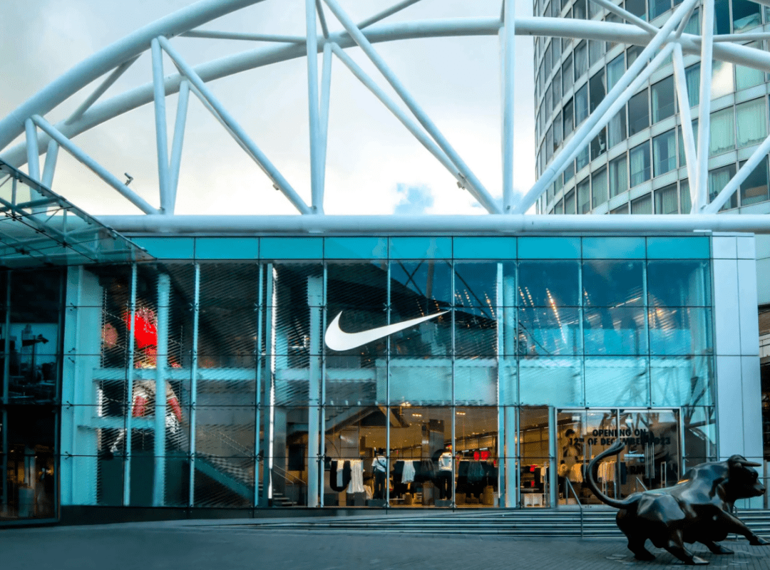 长按二维码关注关注我们,不会放