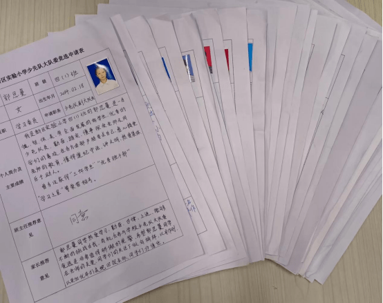 委競選採用了隊員自主申報和中隊選拔相結合的方式,填寫並提交申請表