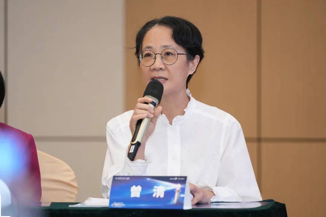 陈海飞 教授接下来,在黄锦雄教授和万军教授的主持