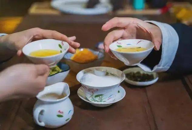 家里放了几年的红茶、绿茶、普洱茶，还能喝吗？医生告诉你实话