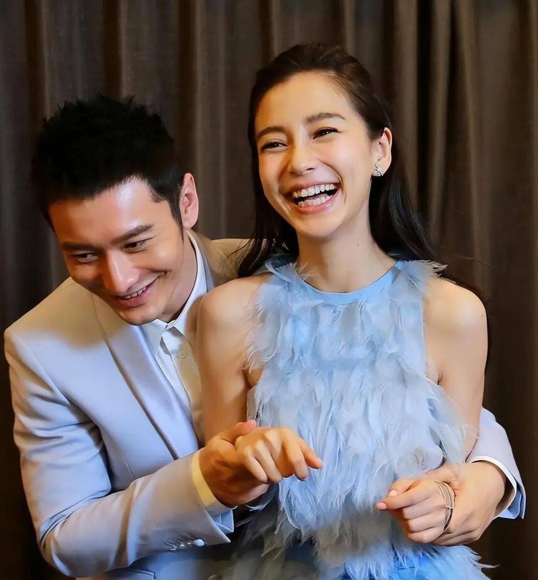 黄晓明与小15岁叶珂参加双旦聚会!笑容满面似情侣_恋情_感情_关系