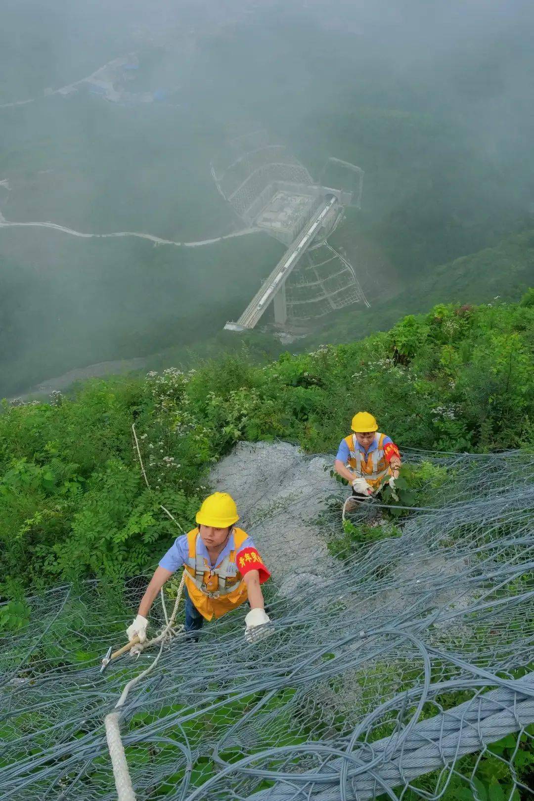 雲上_隧道_進行