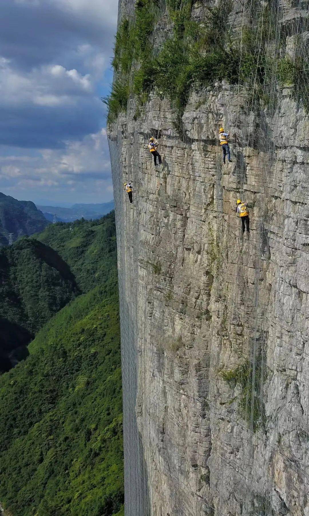 陡崖峭壁图片