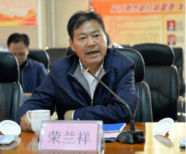 "这句话,对于山东蓝翔老总荣兰祥来说,简直就是一句笑话.