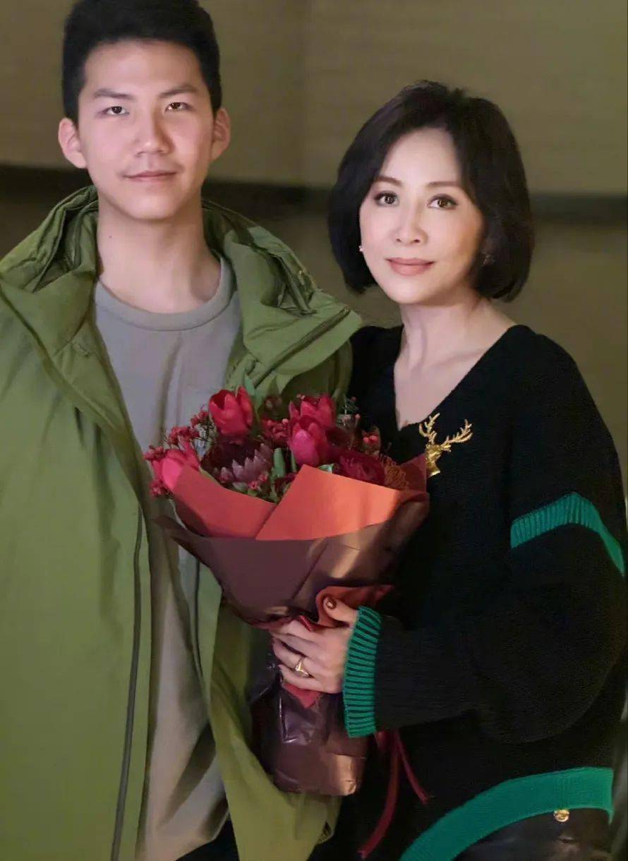 热巴驾照是买的?邓为被经纪人连累?谢娜人缘好?_关系