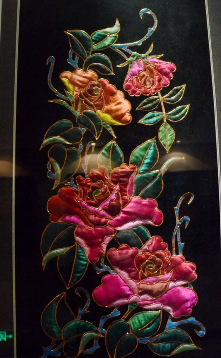 贵州苗绣背后的时尚密码_刺绣_服饰_图案