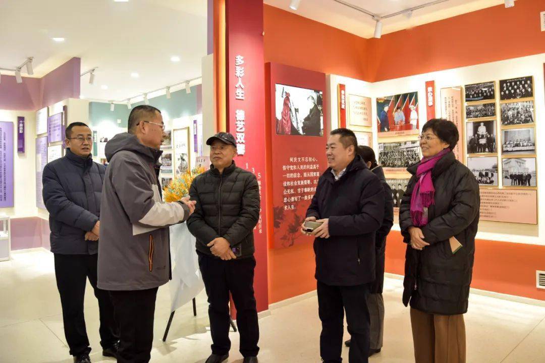 平遥中学第一任校长李光宾后人在平遥中学参观交流!_李希_一行_校庆