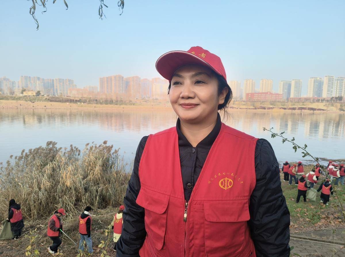 周口大铁牛巾帼志愿联合会会长孙彩云说:"在新的一年里,我会带领我们